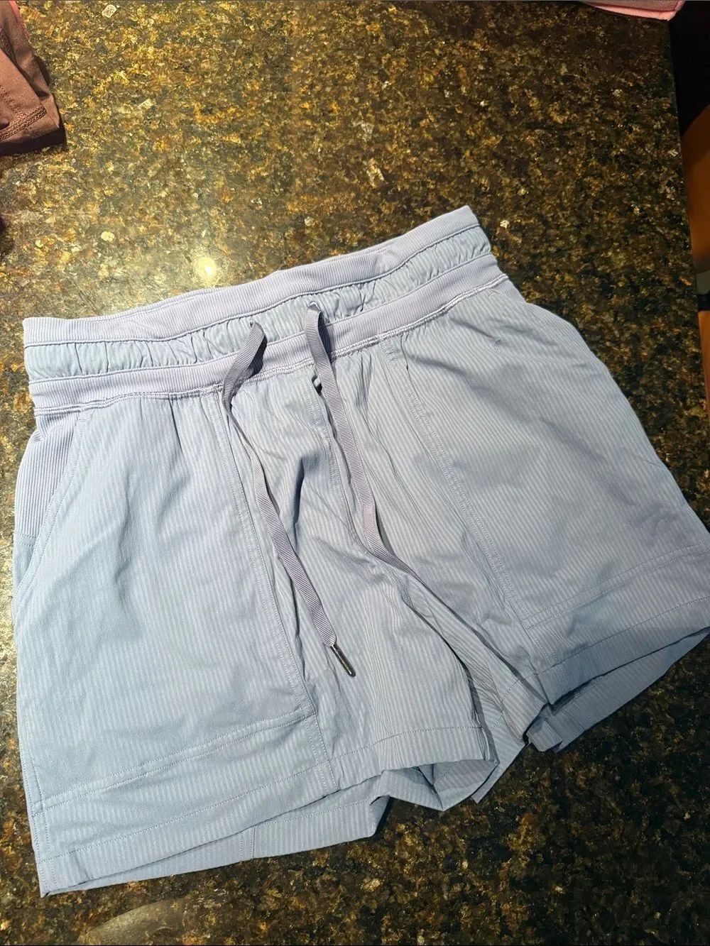 LULULEMON Size 4 - Light Blue Drawstring Lounge Shorts - LIKE NEW